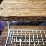 Stolik kawowy ze starego drewna i metalu na kółkach Stoliki kawowe ze starego drewna i metalu