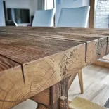 Narożnik stołu TEKSAS w kolorze cynamonowym — gruby blat i podstawa X