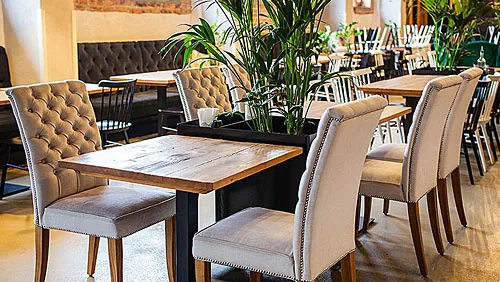 Jak dobrać idealne stoliki do restauracji?